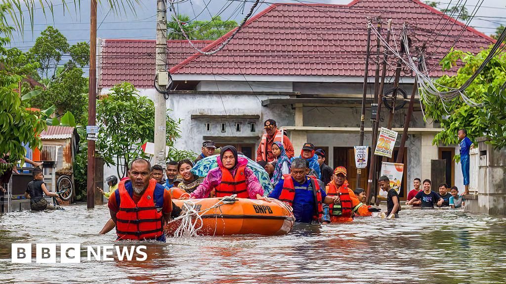 Flooding in southern Asia leaves hundreds dead